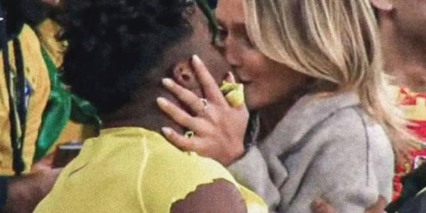 斗球足球直播-美！17岁恩德里克女朋友21岁 去年10月在一起的！