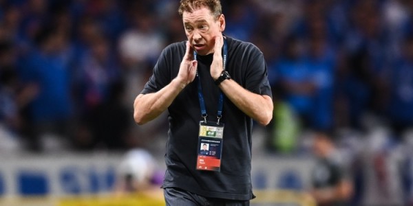 申花三轮未胜致领先缩水 冠军争夺战正渐入高潮