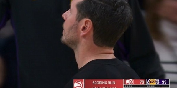 斗球篮球直播-别浪啊！东契奇连续3个失误 老鹰两分钟一波10-0