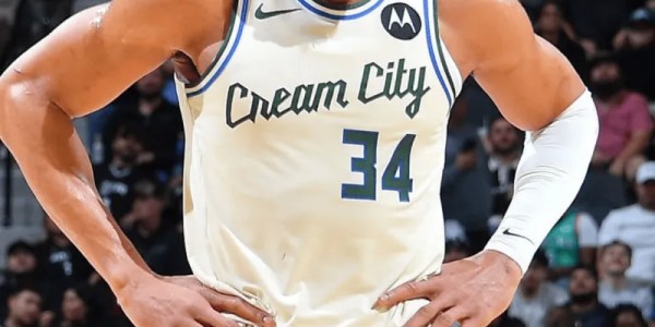 斗球电竞实时更新-NBA Central：雄鹿内部对达成重磅交易以留住字母持乐观态度