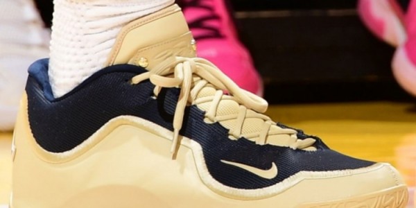 斗球电竞实时更新-阿克伦大学PE！詹姆斯上脚家乡大学LeBron 23 PE鞋款