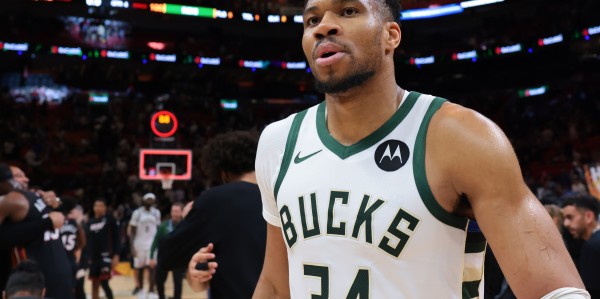 斗球足球直播-已3连败！明天雄鹿客战老鹰 字母哥&amp;amp;小凯文·波特出战成疑